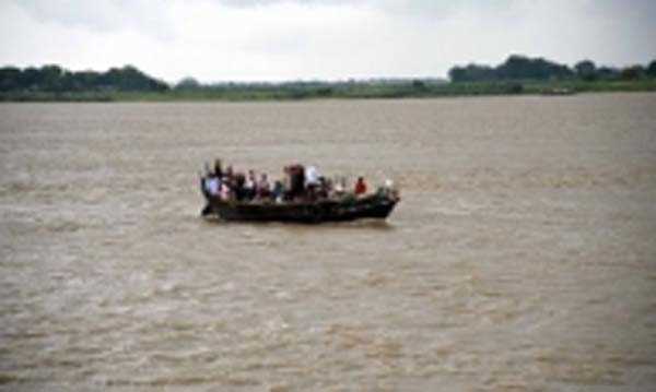 उप्र के मऊ में नाव पलटने से 5 की मौत